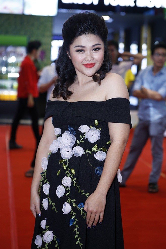 Vua bi sot, Angela Phuong Trinh da nuot na di ra mat phim-Hinh-12